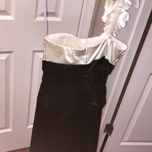 Black and cream formal dress - Picture 2 of 3